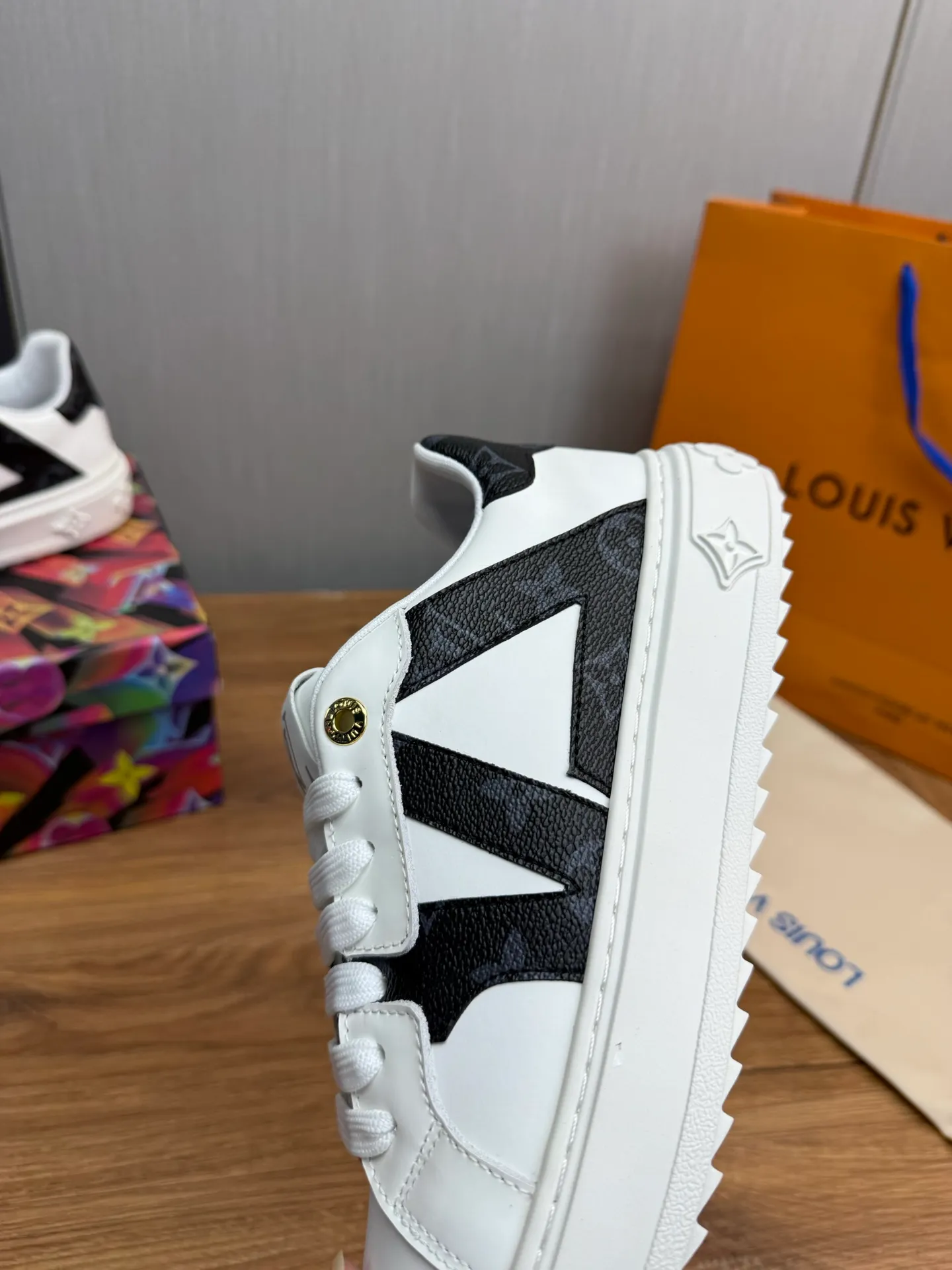 Men's shoes 💰520💰 LOUIS VUITTON [Luden Yiwei] The new trendy Lv is on the market 🎁, casual and fashionable men's shoes 👟 The upper is made of imported silk cowhide + cowhide mesh lining, the original wear-resistant rubber outsole, the version is simple and elegant, exclusive for trendy men. 38-44